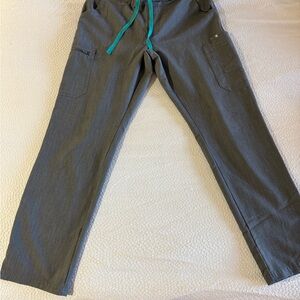 Women’s gray Yola scrubs size medium